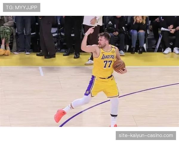 东契奇利用挡拆创造进攻空间提升关键回合得分效率