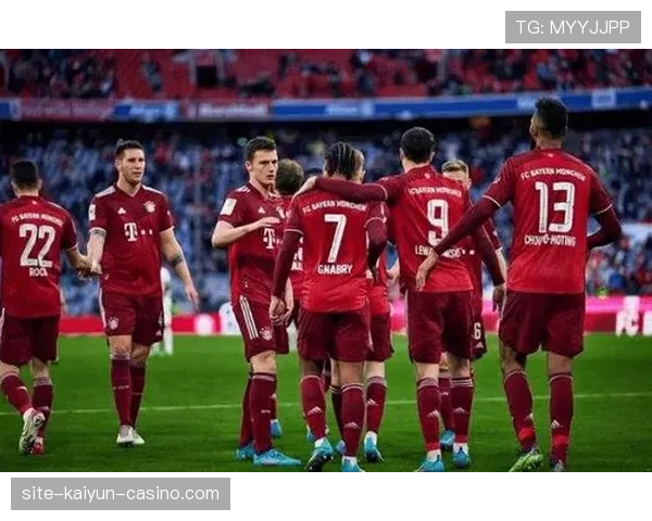 拜仁慕尼黑控制力下滑，中场与防线脱节问题逐步反映在比赛表现中